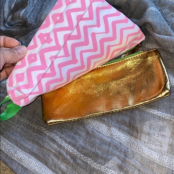 NWT 2 pouches. - Picture 9 of 12